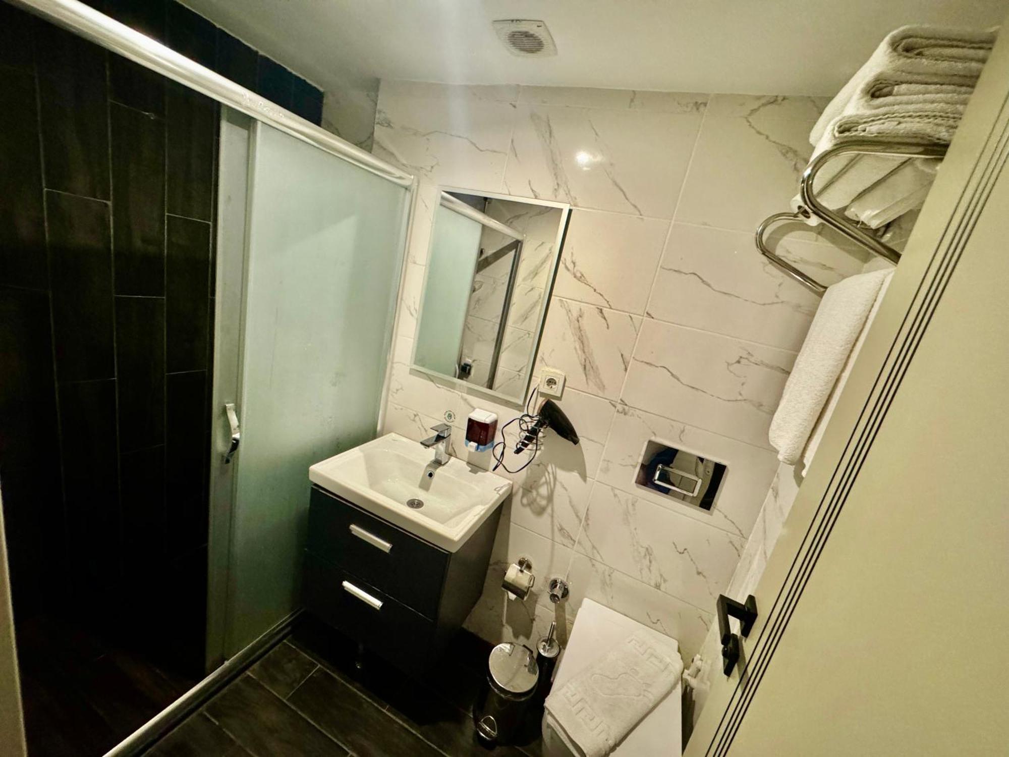Aram Edessa Hotel Istanbul Bagian luar foto