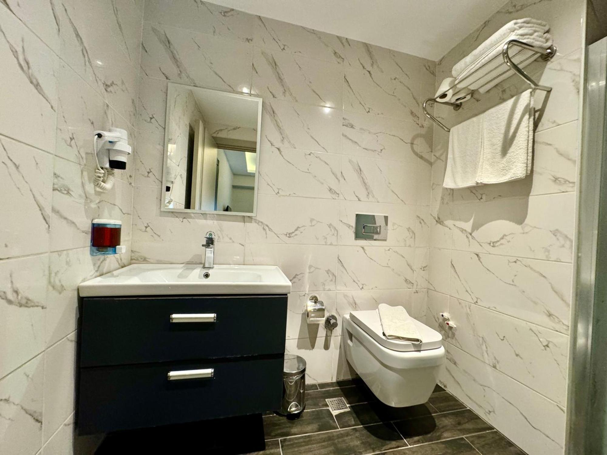 Aram Edessa Hotel Istanbul Bagian luar foto